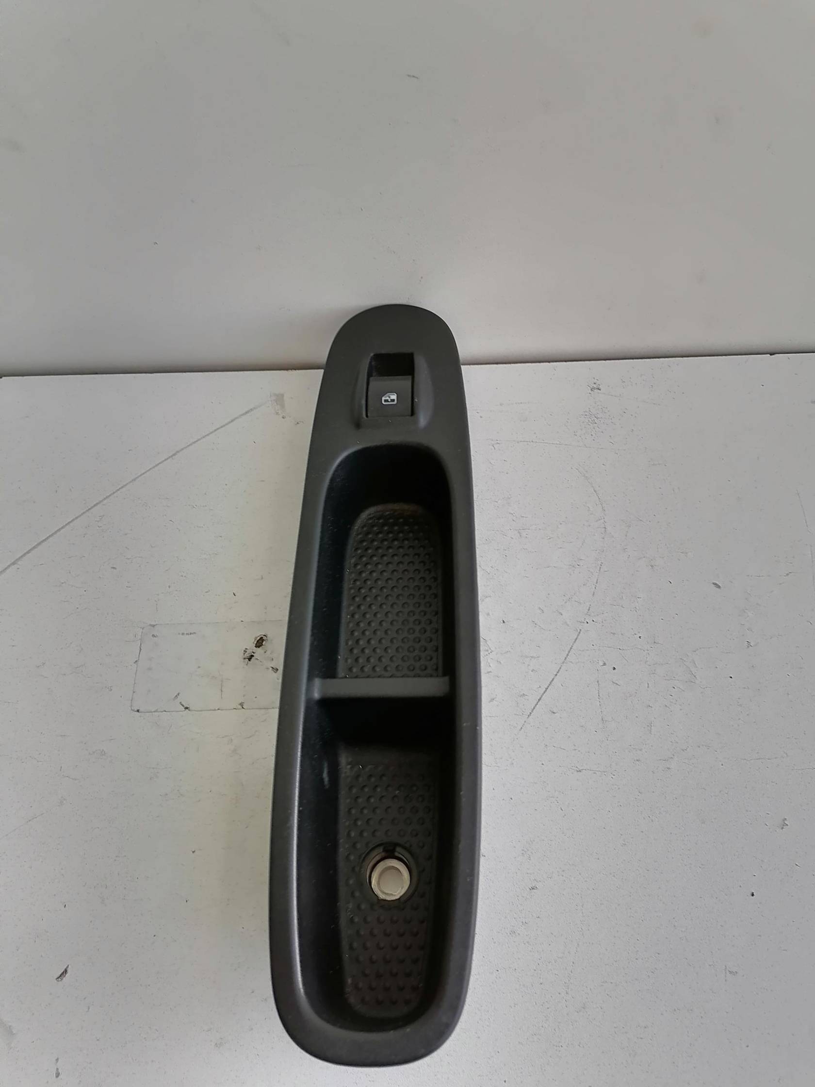 Interruttore alzacristalli porta ant.